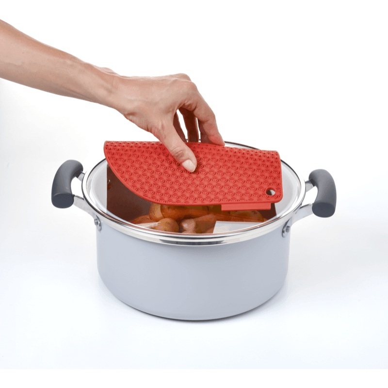 Charles Viancin Honeycomb Pot Holder: Red