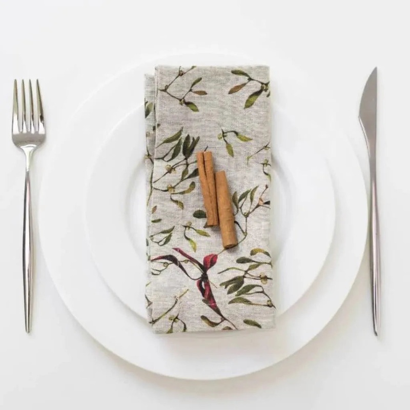 LinenNapkinsMistletoeSet-2