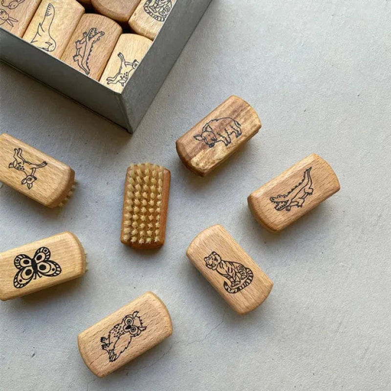 RedeckerChildNailBrush