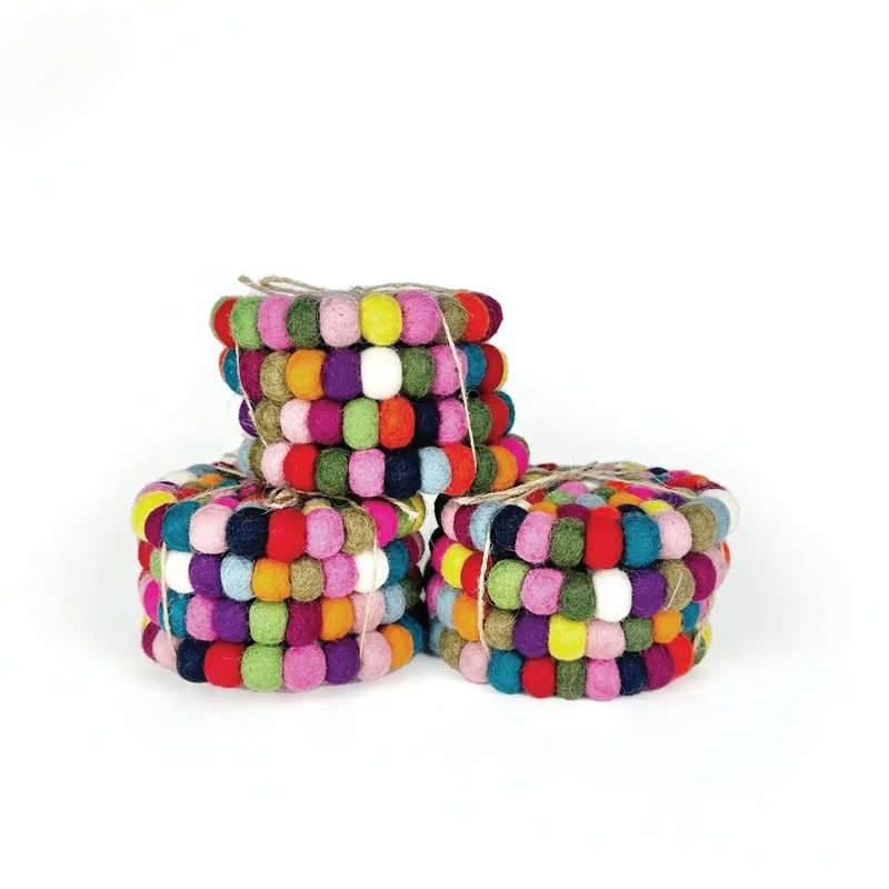 MulticoloredFeltBallCoastersSet-4